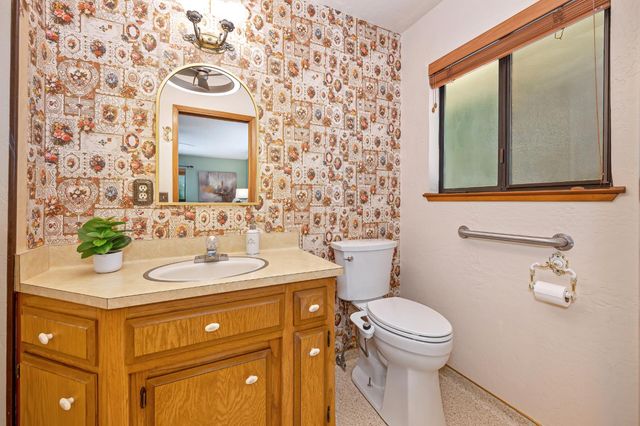 10650 Pine Hill Dr, Grass Valley, CA 95945