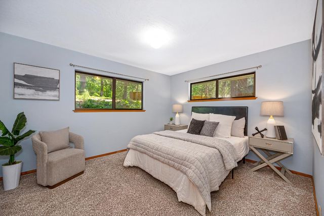10650 Pine Hill Dr, Grass Valley, CA 95945