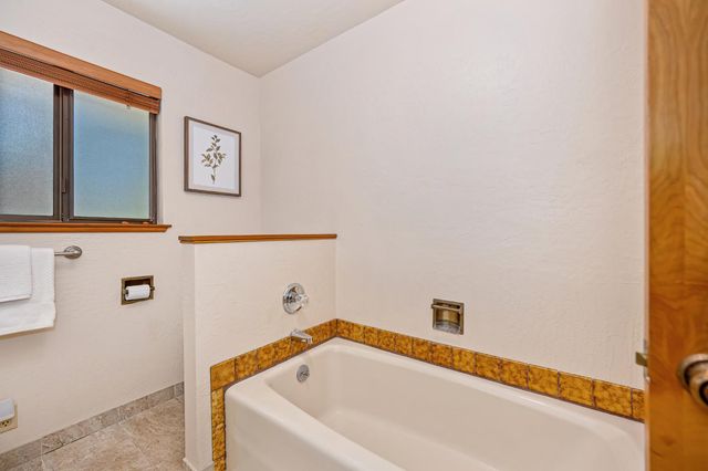10650 Pine Hill Dr, Grass Valley, CA 95945
