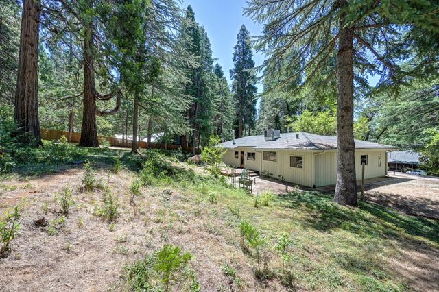10650 Pine Hill Dr, Grass Valley, CA 95945