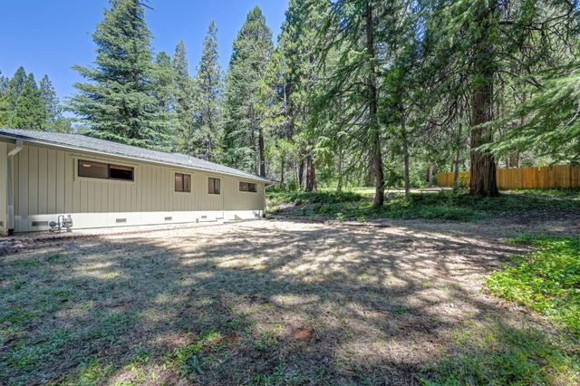 10650 Pine Hill Dr, Grass Valley, CA 95945