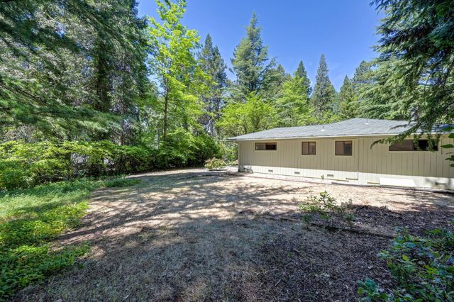 10650 Pine Hill Dr, Grass Valley, CA 95945
