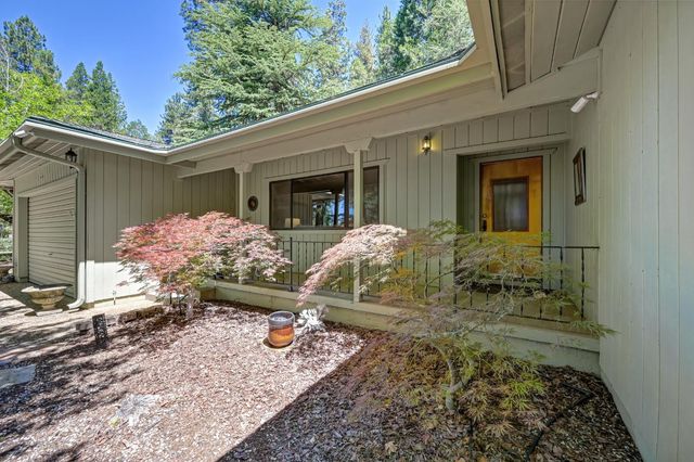10650 Pine Hill Dr, Grass Valley, CA 95945