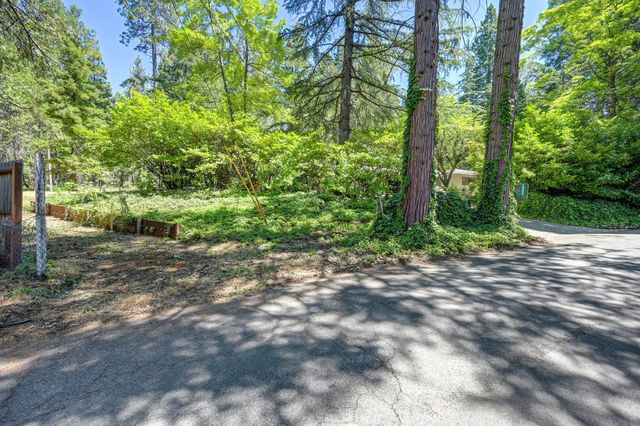 10650 Pine Hill Dr, Grass Valley, CA 95945