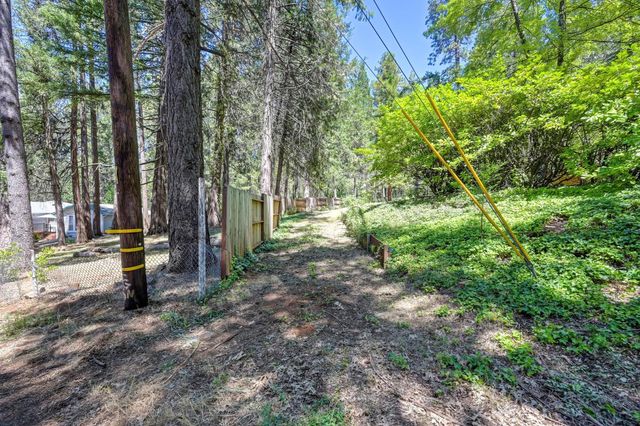 10650 Pine Hill Dr, Grass Valley, CA 95945