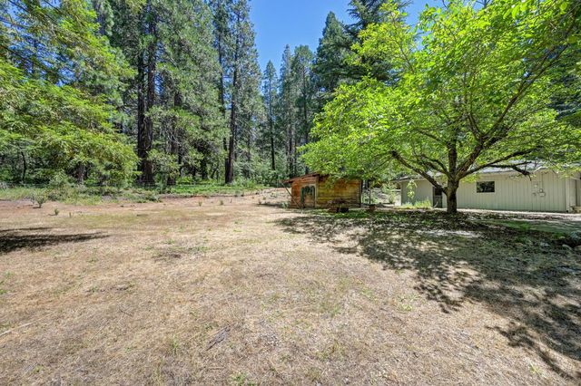 10650 Pine Hill Dr, Grass Valley, CA 95945