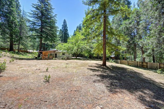 10650 Pine Hill Dr, Grass Valley, CA 95945