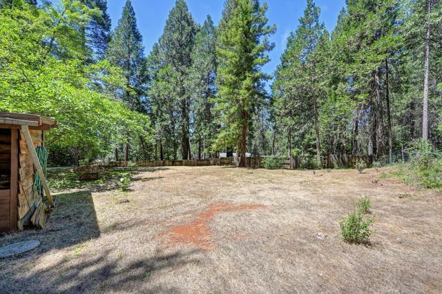 10650 Pine Hill Dr, Grass Valley, CA 95945