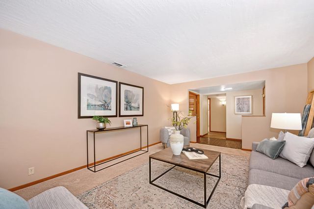 10650 Pine Hill Dr, Grass Valley, CA 95945