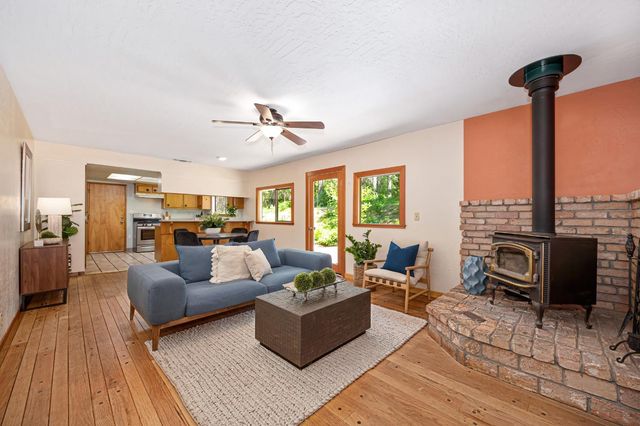 10650 Pine Hill Dr, Grass Valley, CA 95945