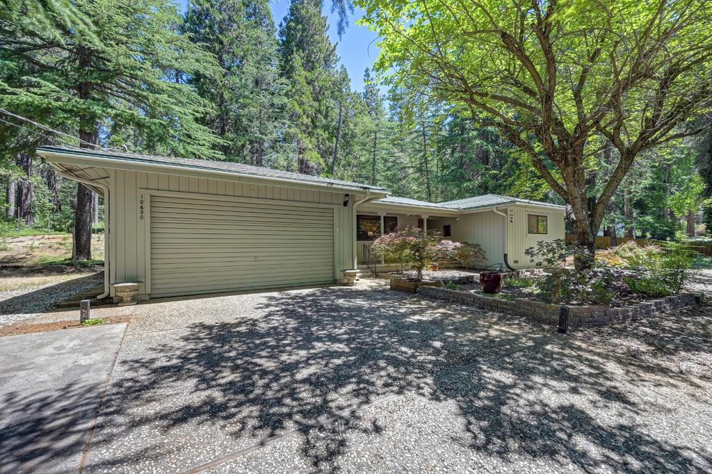 10650 Pine Hill Dr, Grass Valley, CA 95945