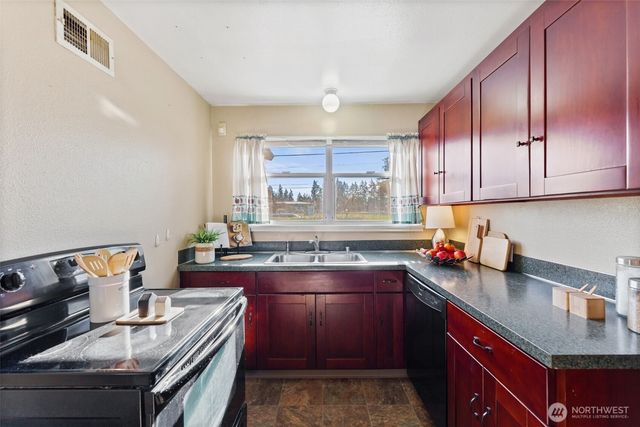 8725 121st Street SW, Lakewood, WA 98498