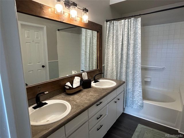 2125 S Troy Way, Aurora, CO 80014