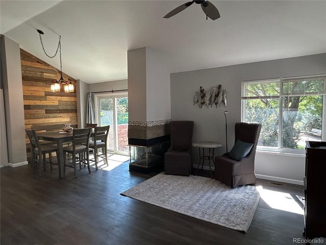 2125 S Troy Way, Aurora, CO 80014