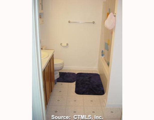 167 Old Foxon Road B-21, New Haven, CT 06513