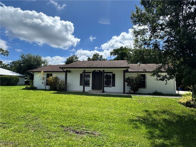 8505 Jenny Cae LN, North Fort Myers, FL 33903