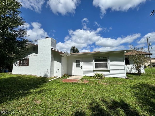 8505 Jenny Cae LN, North Fort Myers, FL 33903