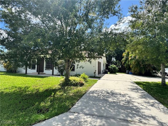 8505 Jenny Cae LN, North Fort Myers, FL 33903