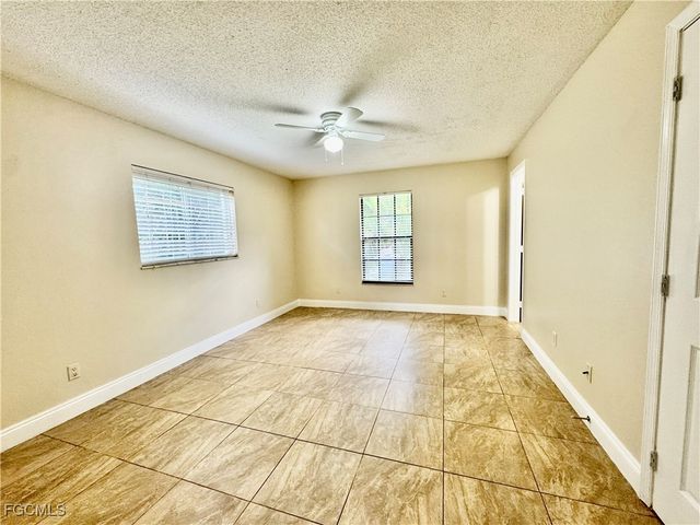 8505 Jenny Cae LN, North Fort Myers, FL 33903