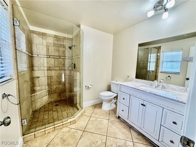 8505 Jenny Cae LN, North Fort Myers, FL 33903