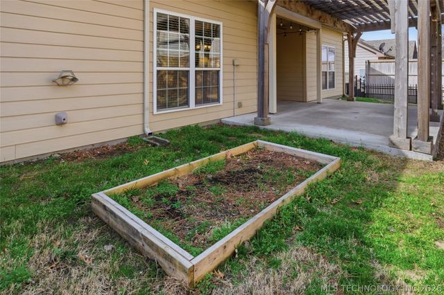 5010 W Birmingham Place, Broken Arrow, OK 74011