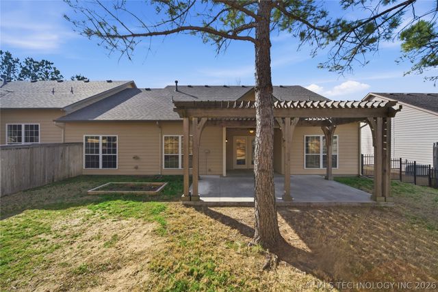 5010 W Birmingham Place, Broken Arrow, OK 74011