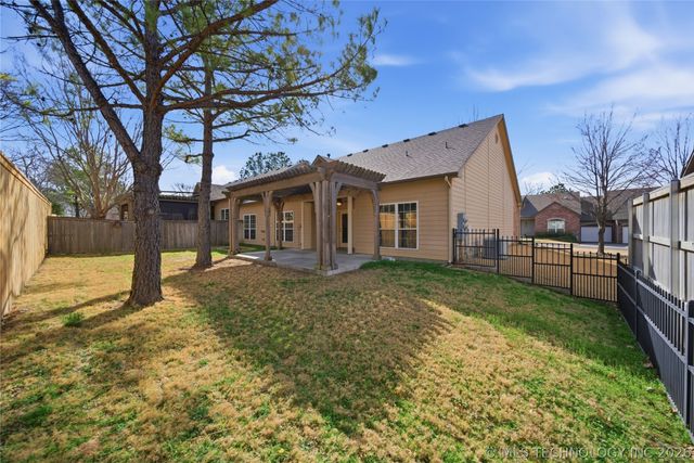 5010 W Birmingham Place, Broken Arrow, OK 74011