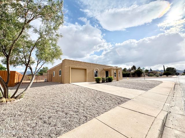 1136 MEADOWS Drive, Sierra Vista, AZ 85635