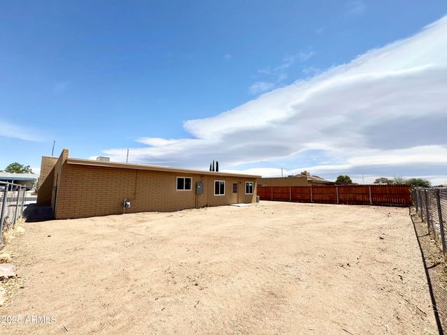 1136 MEADOWS Drive, Sierra Vista, AZ 85635