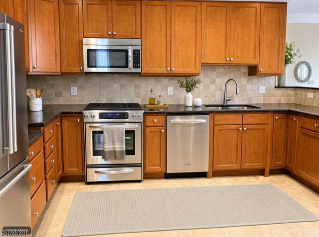 1118 Warrens Way, Wanaque Boro, NJ 07465