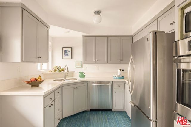 4343 Finley Avenue 28, Los Angeles, CA 90027