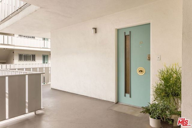 4343 Finley Avenue 28, Los Angeles, CA 90027