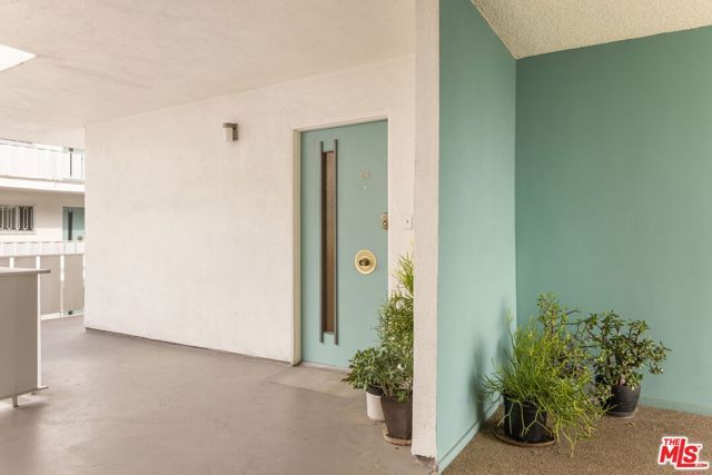 4343 Finley Avenue 28, Los Angeles, CA 90027