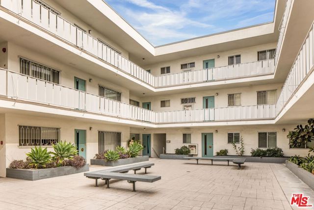 4343 Finley Avenue 28, Los Angeles, CA 90027