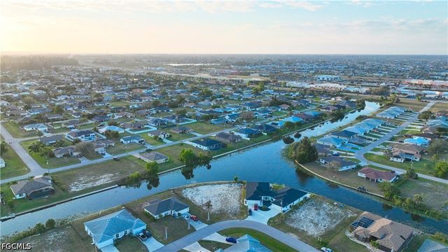 817 SW 8th ST, Cape Coral, FL 33991