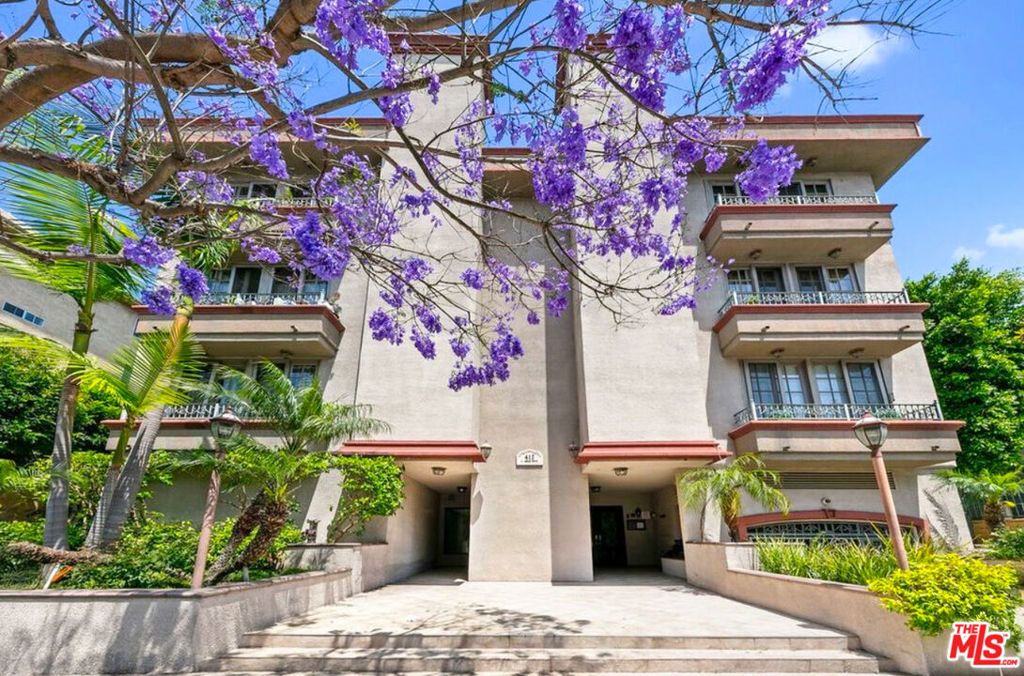 Image 2 of property listing at 412 Arnaz Drive 7, Los Angeles, CA 90048