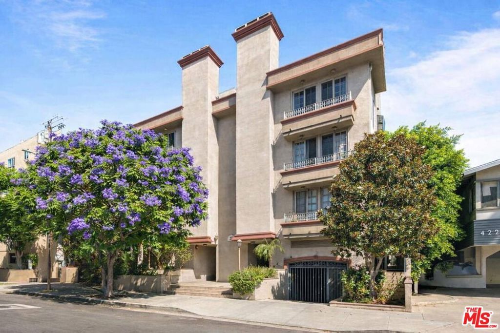 Image 24 of property listing at 412 Arnaz Drive 7, Los Angeles, CA 90048