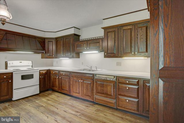 3501 COLONIAL RD, Dover, PA 17315