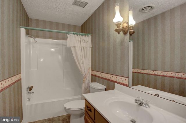 3501 COLONIAL RD, Dover, PA 17315