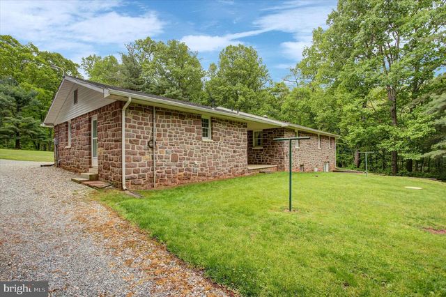 3501 COLONIAL RD, Dover, PA 17315