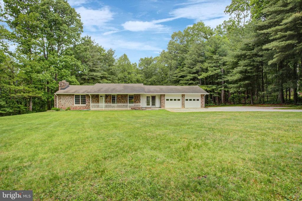 3501 COLONIAL RD, Dover, PA 17315