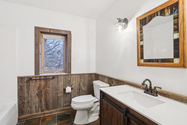 N4371 County Road V, Poynette, WI 53955