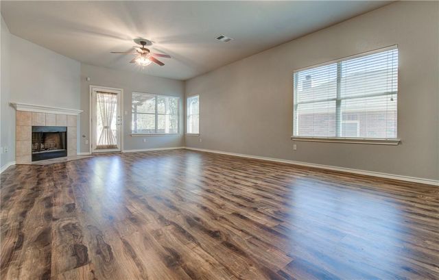 351 Black Cap RUN, Buda, TX 78610