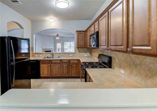 351 Black Cap RUN, Buda, TX 78610