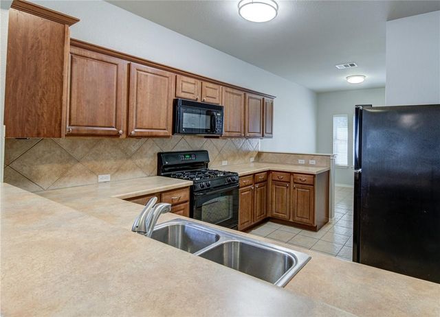 351 Black Cap RUN, Buda, TX 78610