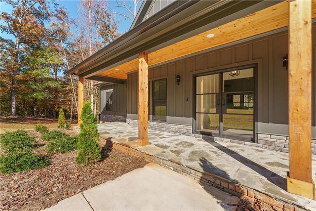 100 Ridge Way, Forsyth, GA 31029
