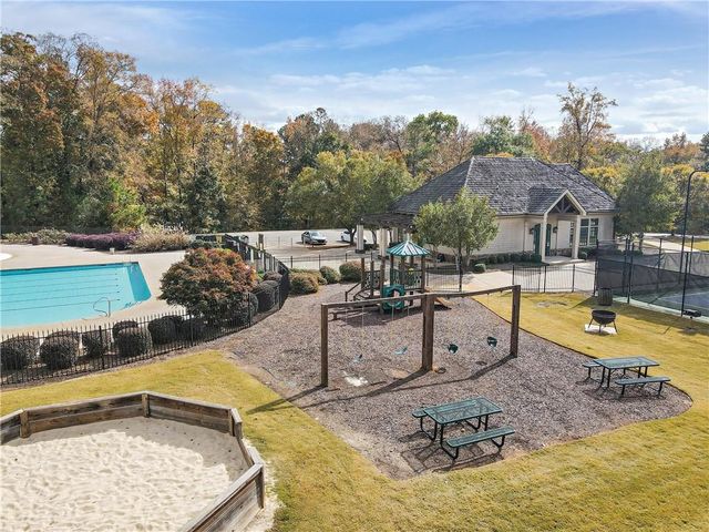 100 Ridge Way, Forsyth, GA 31029