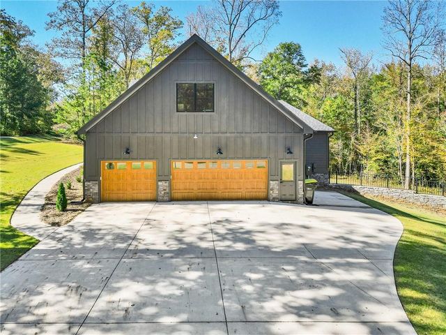 100 Ridge Way, Forsyth, GA 31029