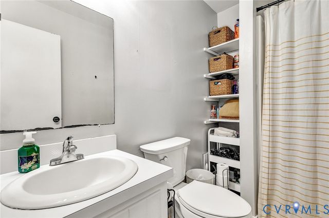 6377 Sledds Lake Rd, Mechanicsville, VA 23111