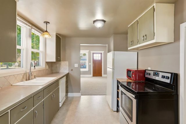 114 2nd St, Cheney, WA 99004